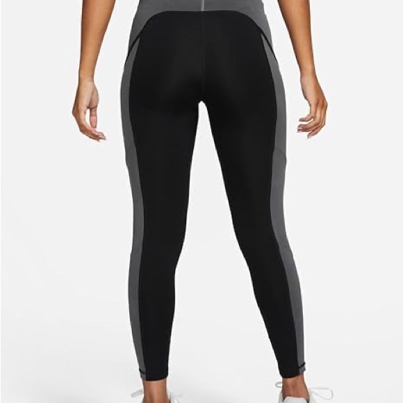 Nike Pro DriFit High Waisted 7/8 training leggings with pockets. (NWT) - Picture 4 of 12